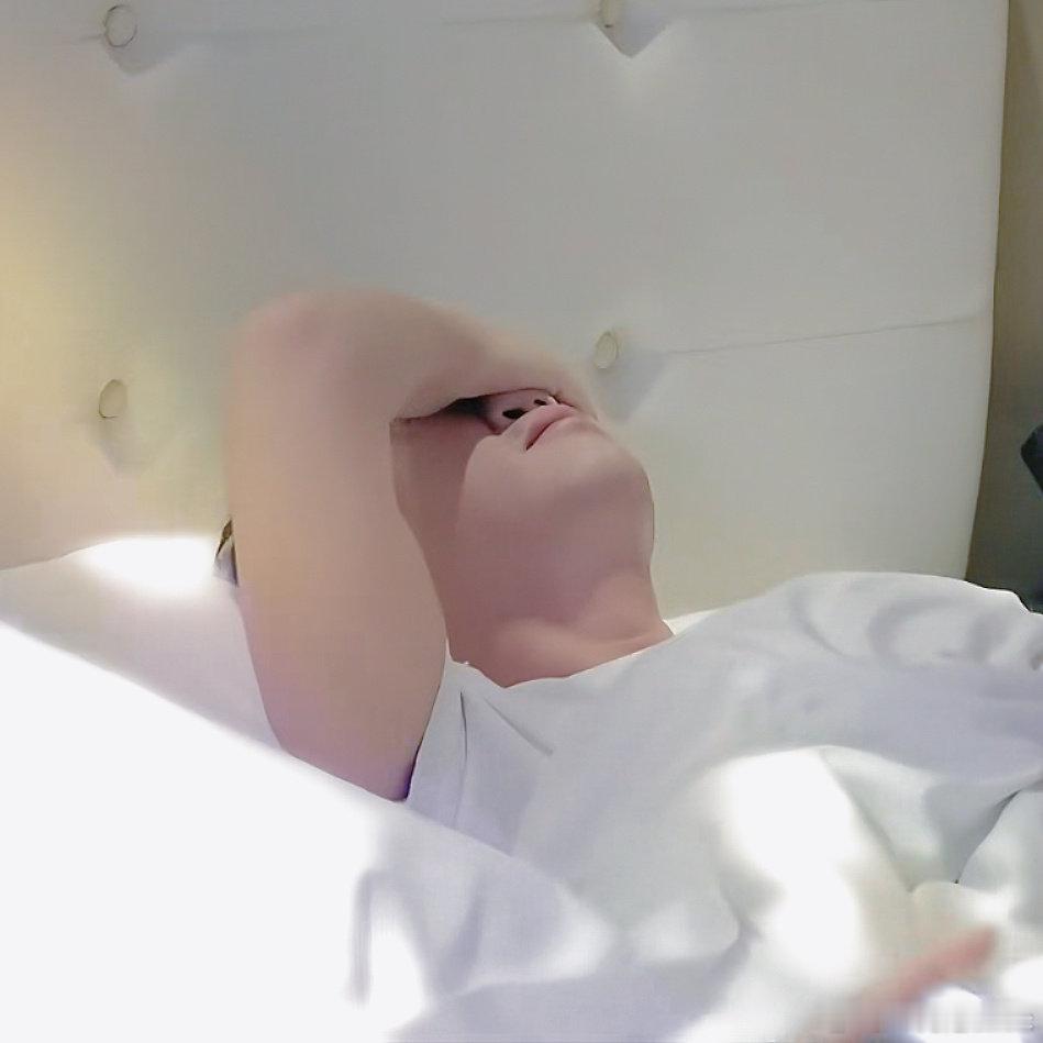 #邓超[超话]# 好几天没发了来一组刚睡醒的超 ​