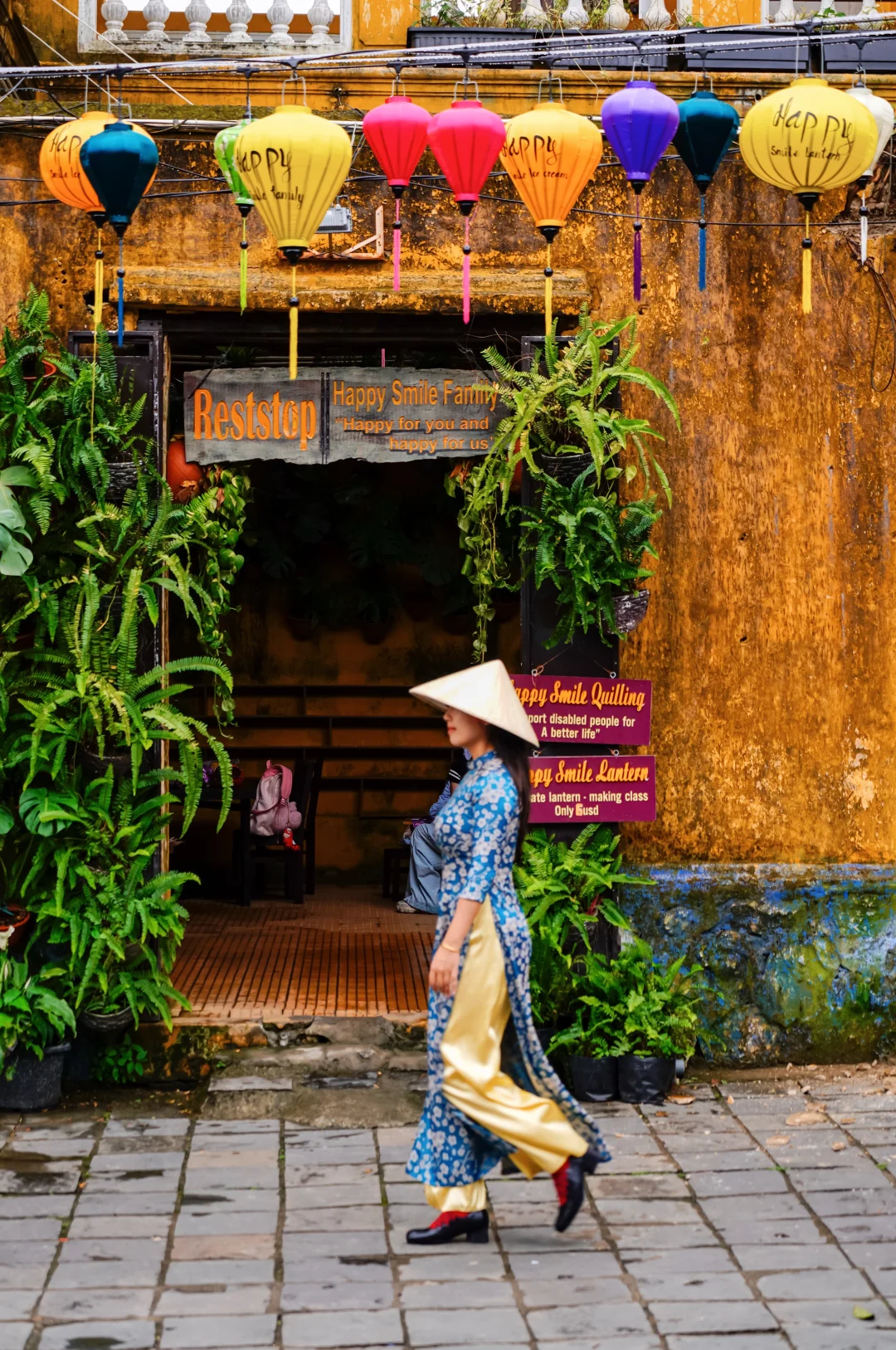 来到会安古镇，怎能不体验下奥黛风情呢❓