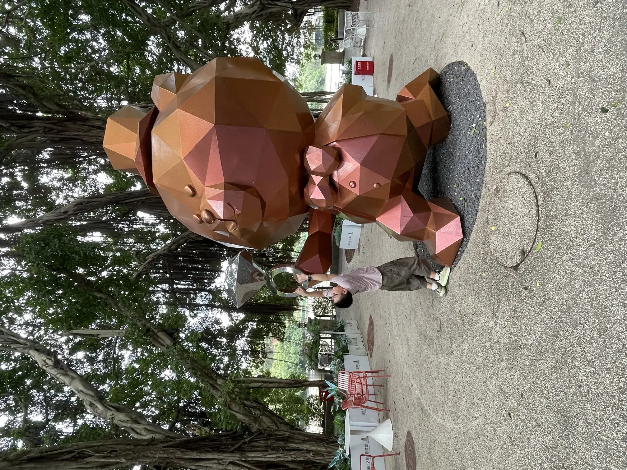 长期：科技浪潮不可逆，智能化重塑未来；  
短期：落地应用需沉淀，技术突破待验证。  
产业变革非一日之功，理性看待每一步成长。  

机器人 科技前沿
