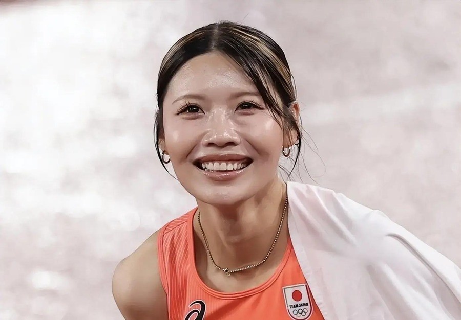日本双姝12秒6俱乐部碾压亚运，吴艳妮起跑怕抢跑摘铜林雨薇吃4颗止痛药退役，2027厦门亚锦赛13秒01成中国短跨生死线
名古屋亚运会女子100米栏决赛在瓢泼大雨中进行，吴艳妮起跑反应定格在0.192秒，全场垫底。枪响那一刻，福部真子和中岛瞳已经弹射而出，吴艳妮过第一个栏时排在最后一位。尽管后程拼命