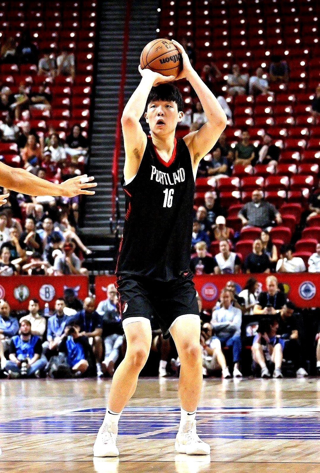 NBA季后赛的59秒，对一个新人来说，到底意味着什么？    杨瀚森...