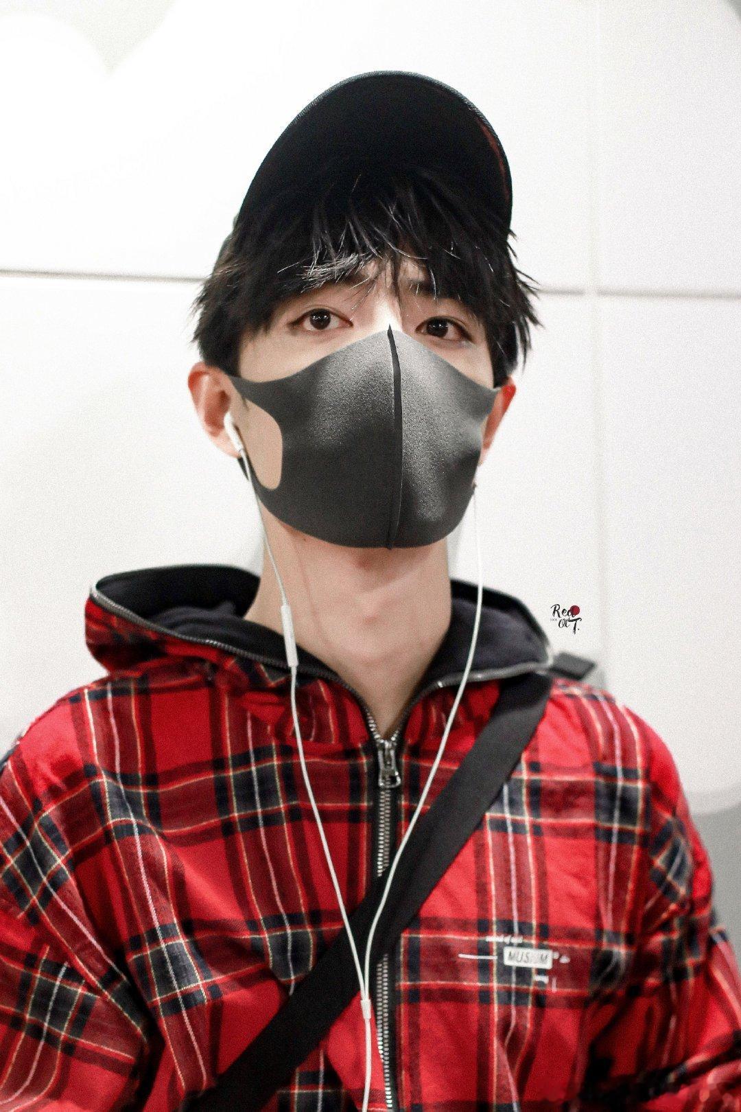 #肖战[超话]##肖战杂志银十预告#xz#肖战荣耀Magic9# 

有你微笑，自得繁花

环游遍了整个星系，

找不到比你更亮的星星

肖战  有你很满足


#肖战粉丝法语翻唱从这里闪耀# ​​​
