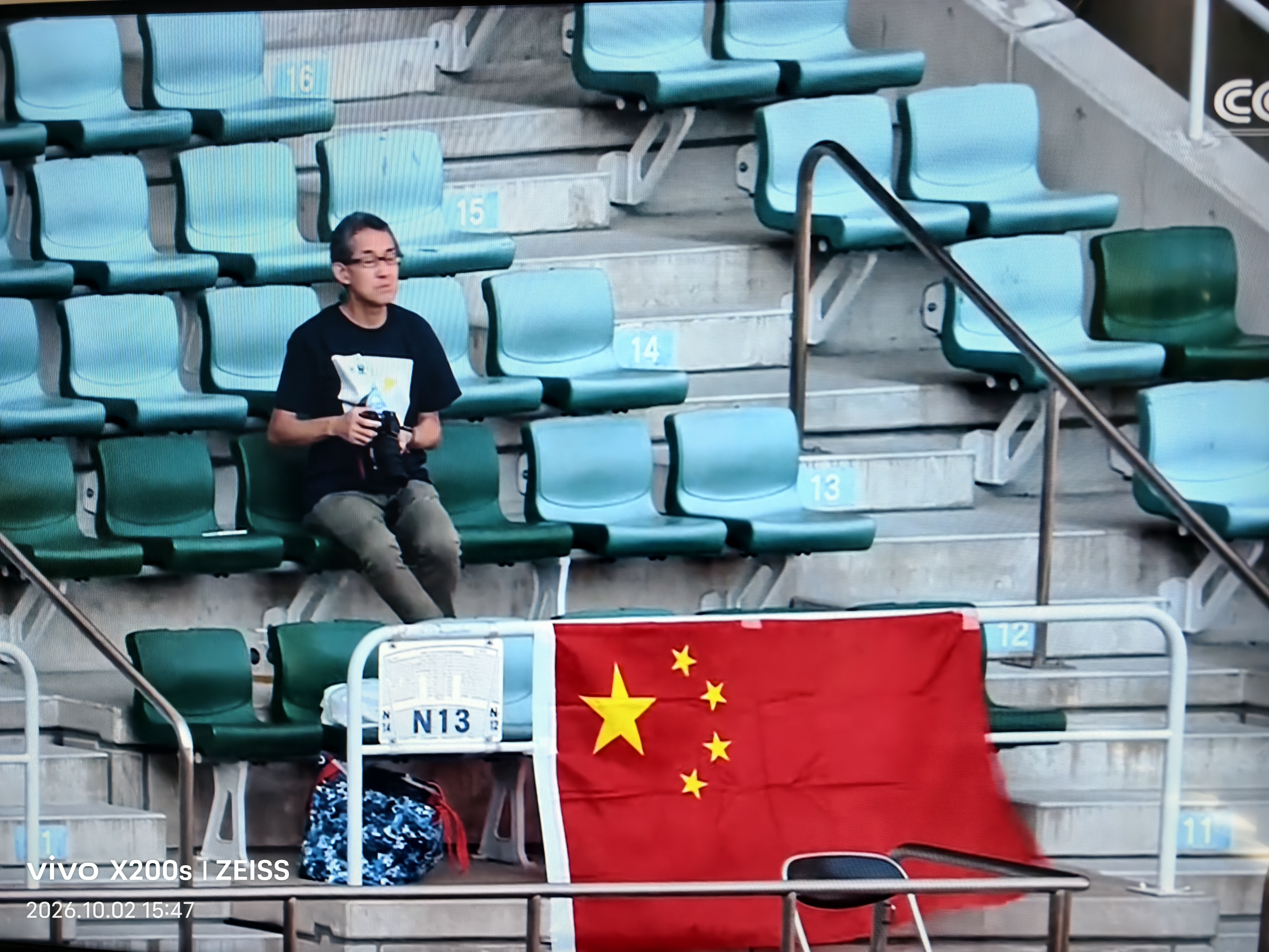 一场奇怪的比赛，中国女足0-1韩国女足，憾失铜牌！
       一、一场亚洲重要的女足比赛，全场观众1331人，真的不敢相信。
       二、中国女足乌日古木拉下半场替补上场，第79分钟又被换下，难得一见。
       三、全场中国女足黄牌4张，而韩国女足竟然0张，不知道是不是裁判不公正，令