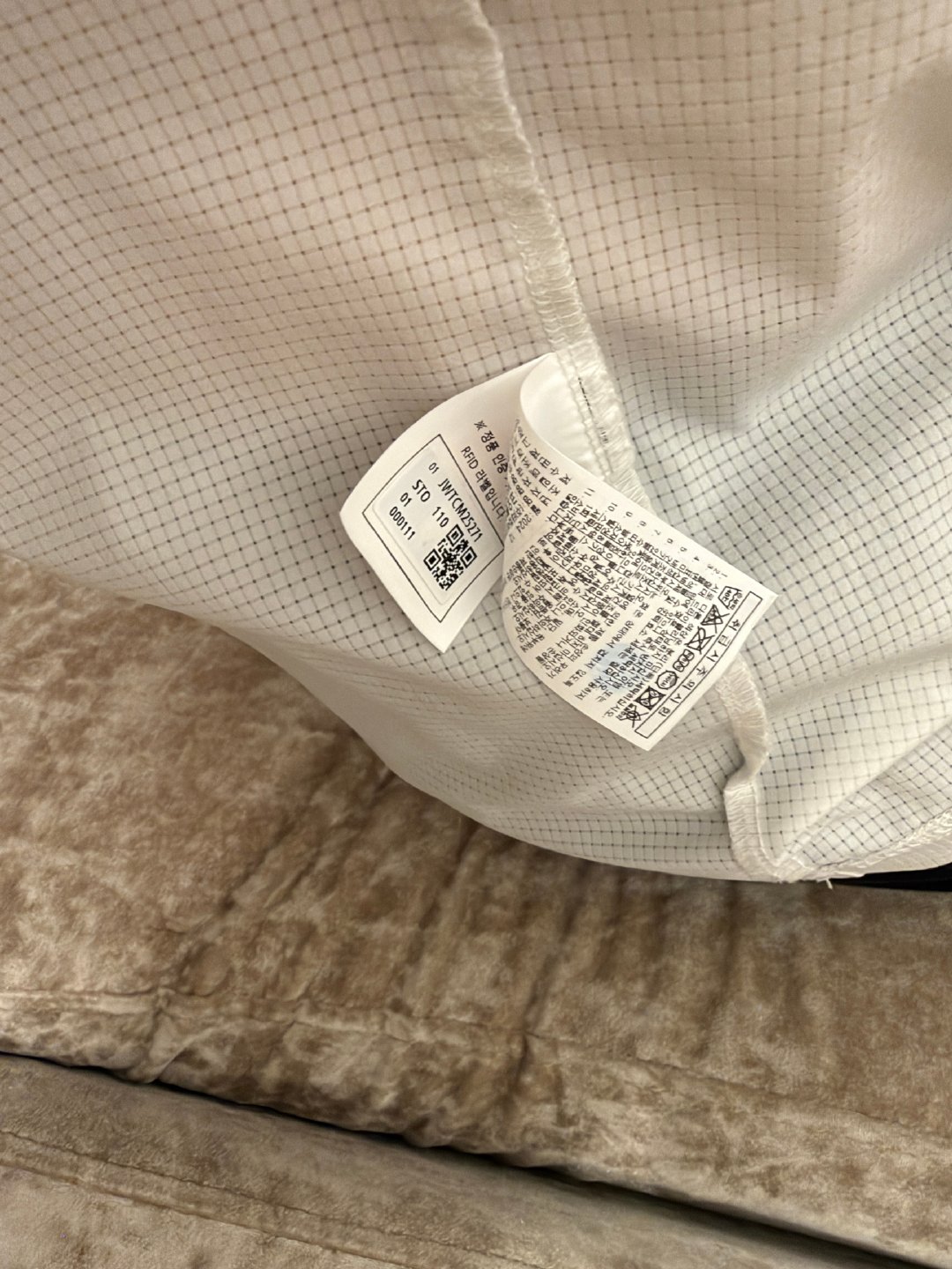 还得是亲学生，一眼看出来我的衣服穿反了。从上海到石家庄一路都没人告诉我[允悲] ​