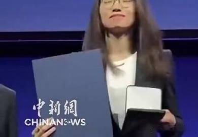 马克龙打电话祝贺王虹获得菲尔兹奖：这是您应得的荣誉，真了不起