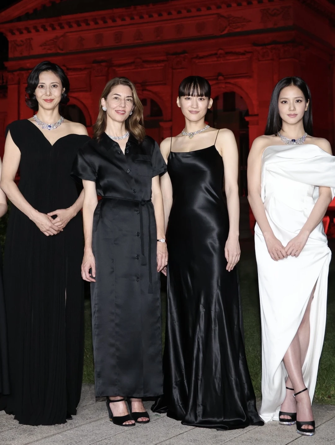 Jisoo 、绫濑遥、今田美樱几位气质美人同框