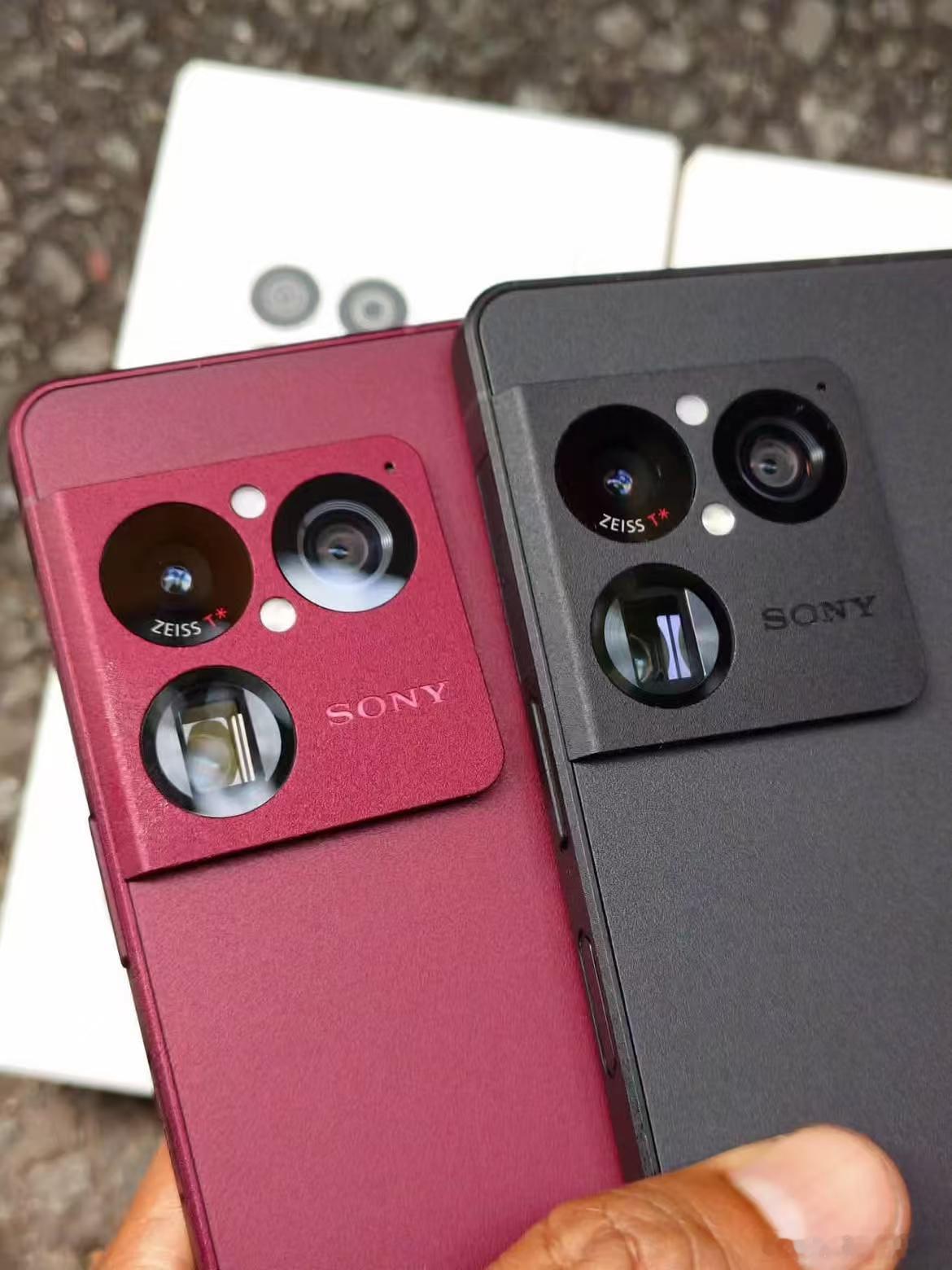 SONY XPERIA 1 VIII 索尼新一代旗舰——为对智能手机有更高期待的人而打造。
📸 专业三摄系统
• 5200 万像素主摄 — 1/1.35" Exmor T 传感器
• 5000 万像素长焦 — 最高 17.5 倍混合变焦
• 5000 万像素超广角 — 104° 视野
• ZEISS 校准光学
• 实时眼部对焦与追踪
• 最高 30fps AF/AE 连拍
? ​