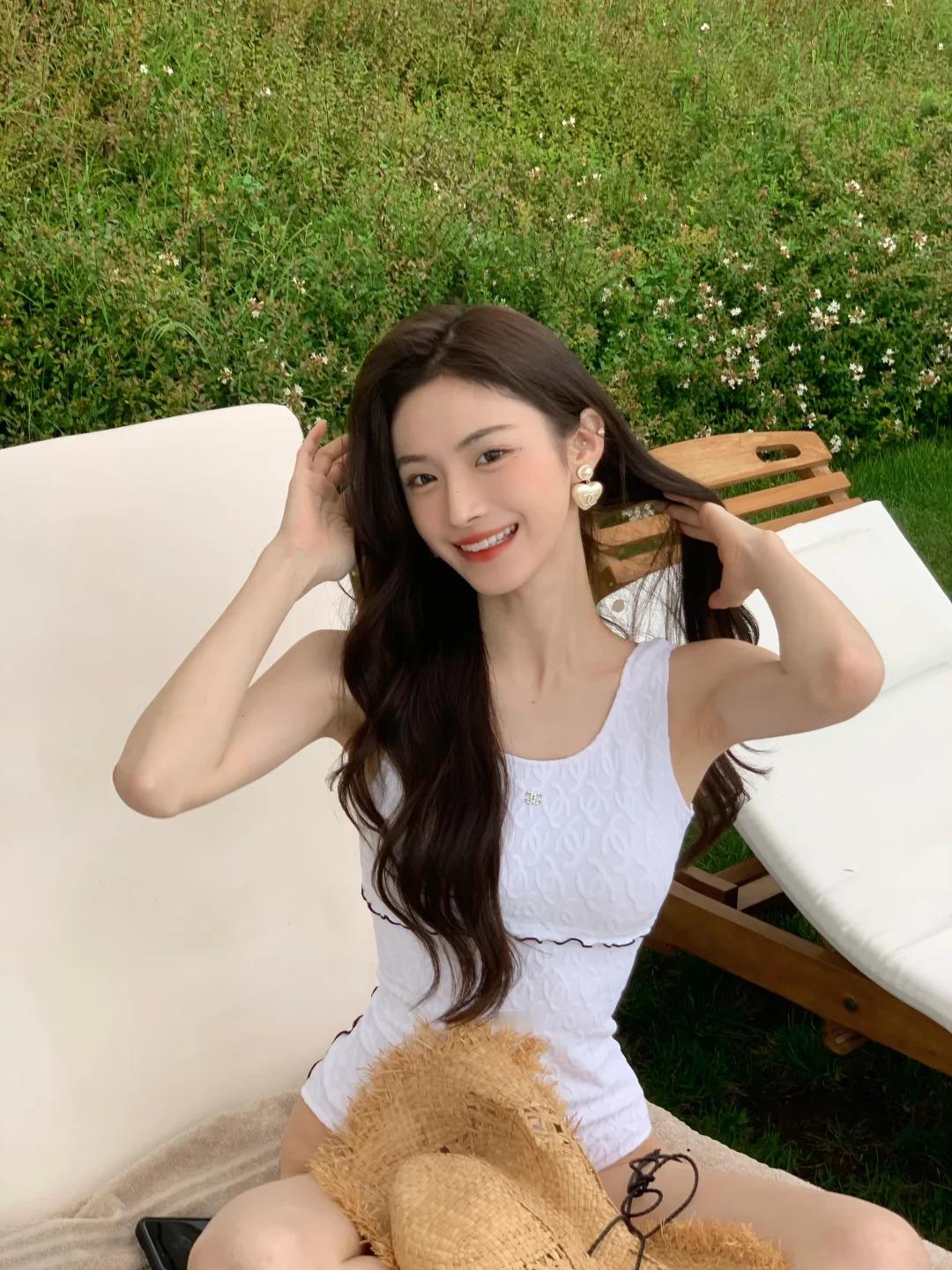 甜得发腻的广东兼职模特小姐姐，细腻如绒毛轻覆般唇周淡绒，在唇周浅浅分布...