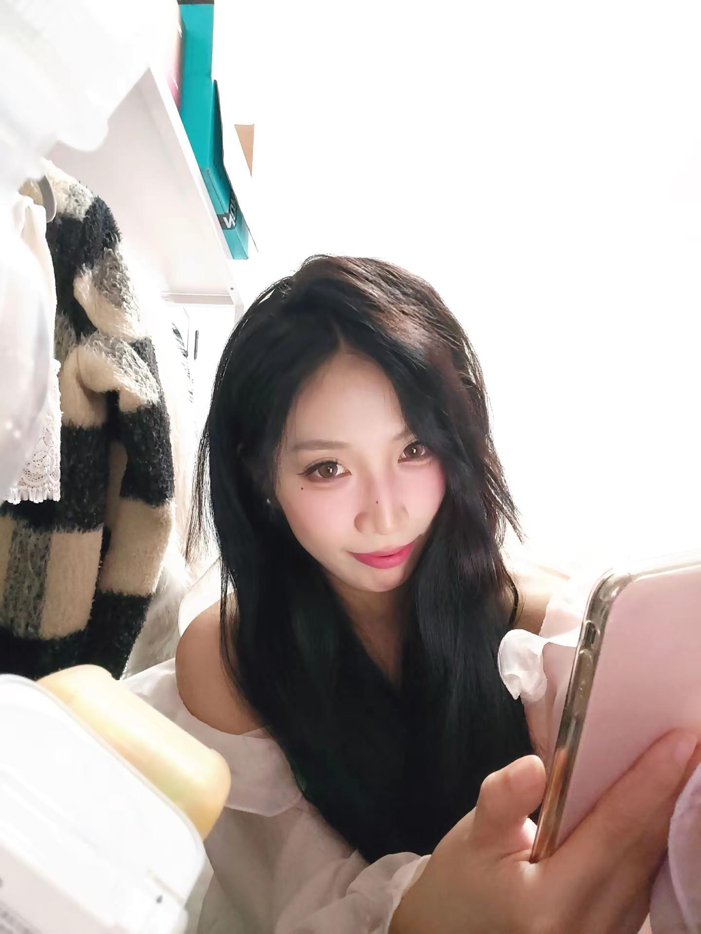 我的性格十分恶劣 但胜在脸实在太乖.