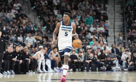 NBA常规赛继续进行，独行侠坐镇主场与森林狼交手。<br /><br ...