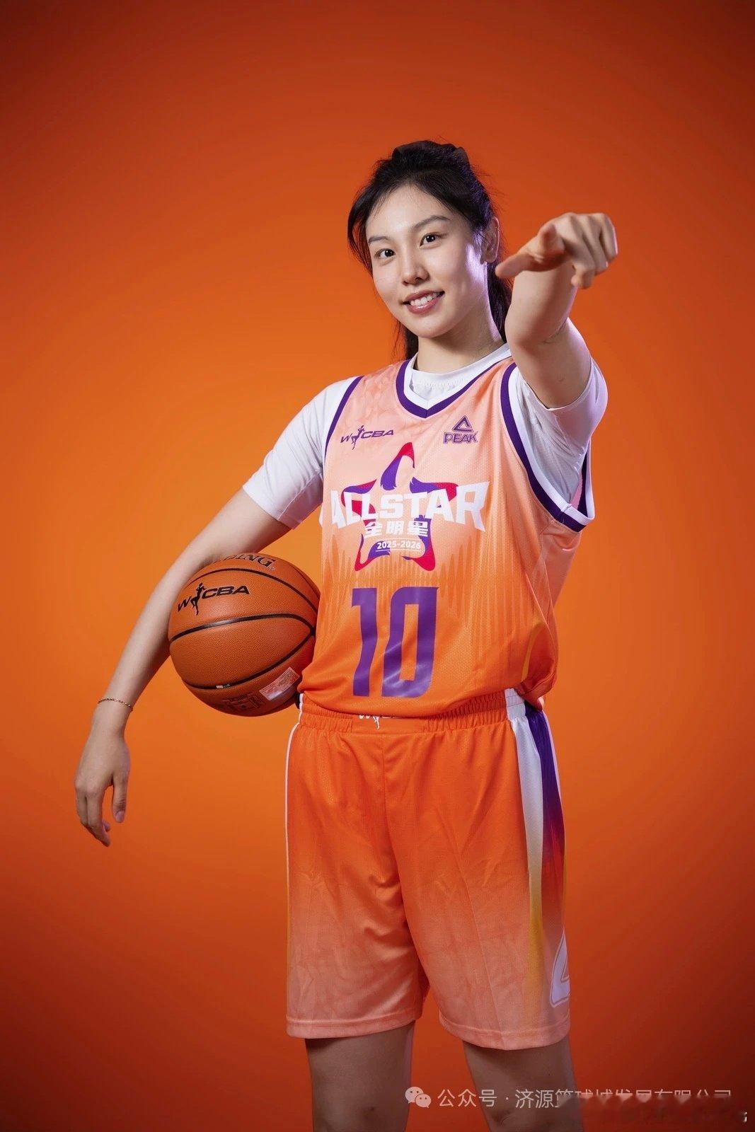 河南籍国手张茹，回归家乡，正式加盟河南豫光金铅女篮，新赛季将身披战袍坐...
