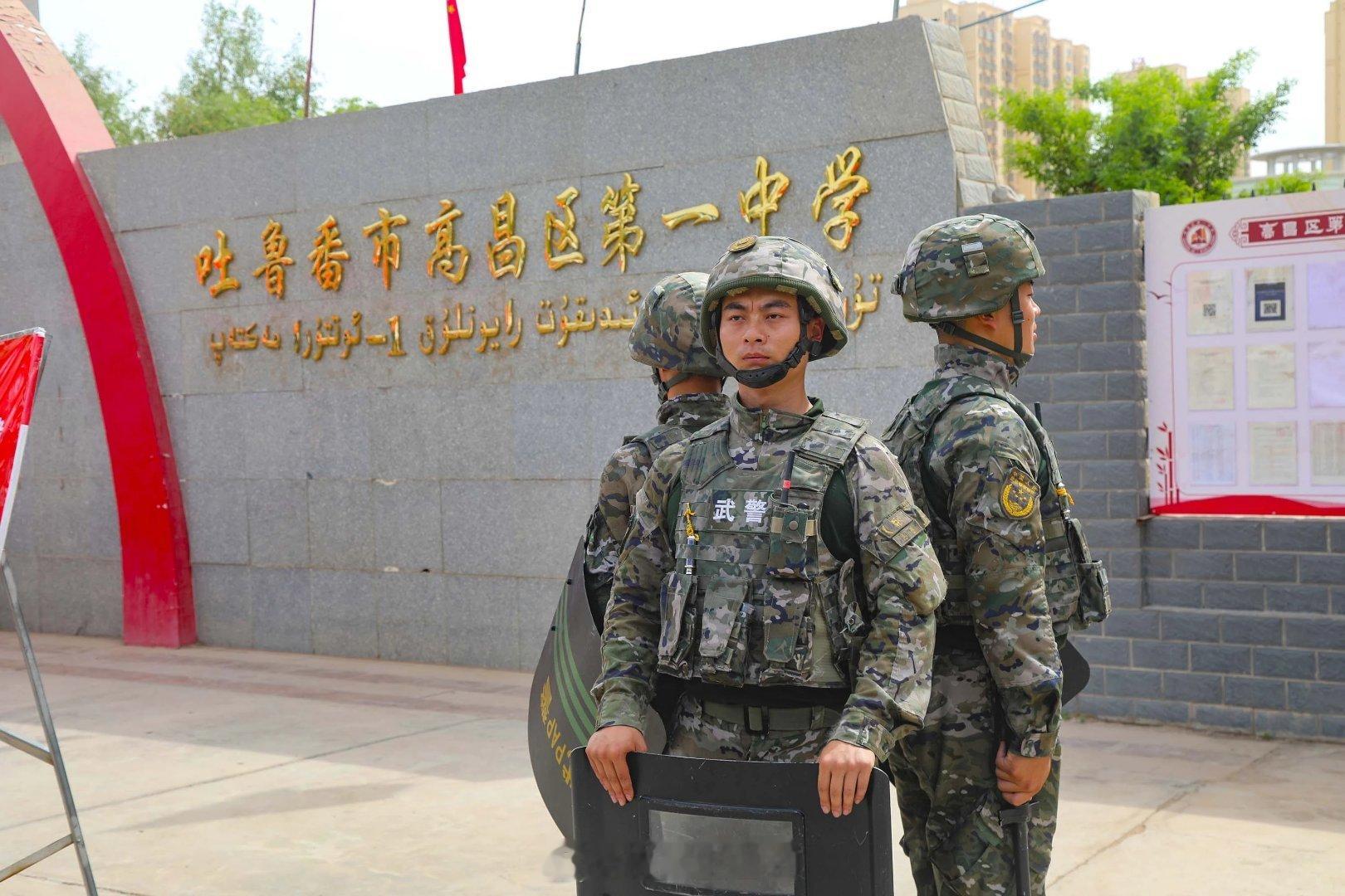 沙场砺训淬磨锋刃
忠诚履职护家国千秋
早安 中国军人 ​