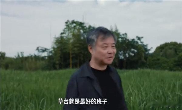 中国当代作家余华在社交媒体发布《什么是草台班子？》视频。  余华...