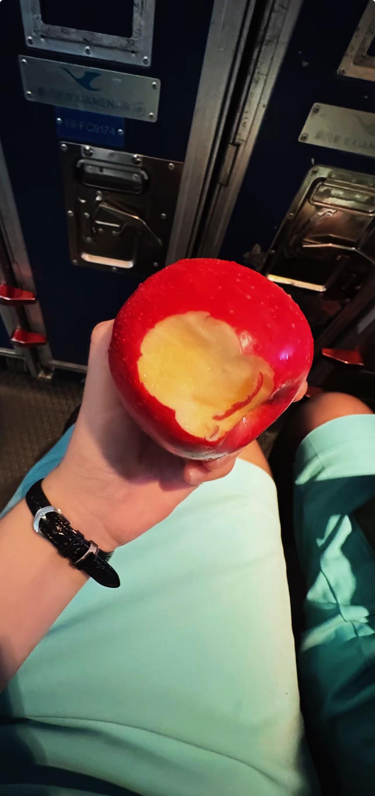 星光下卸甲，收藏一路归途的温柔。