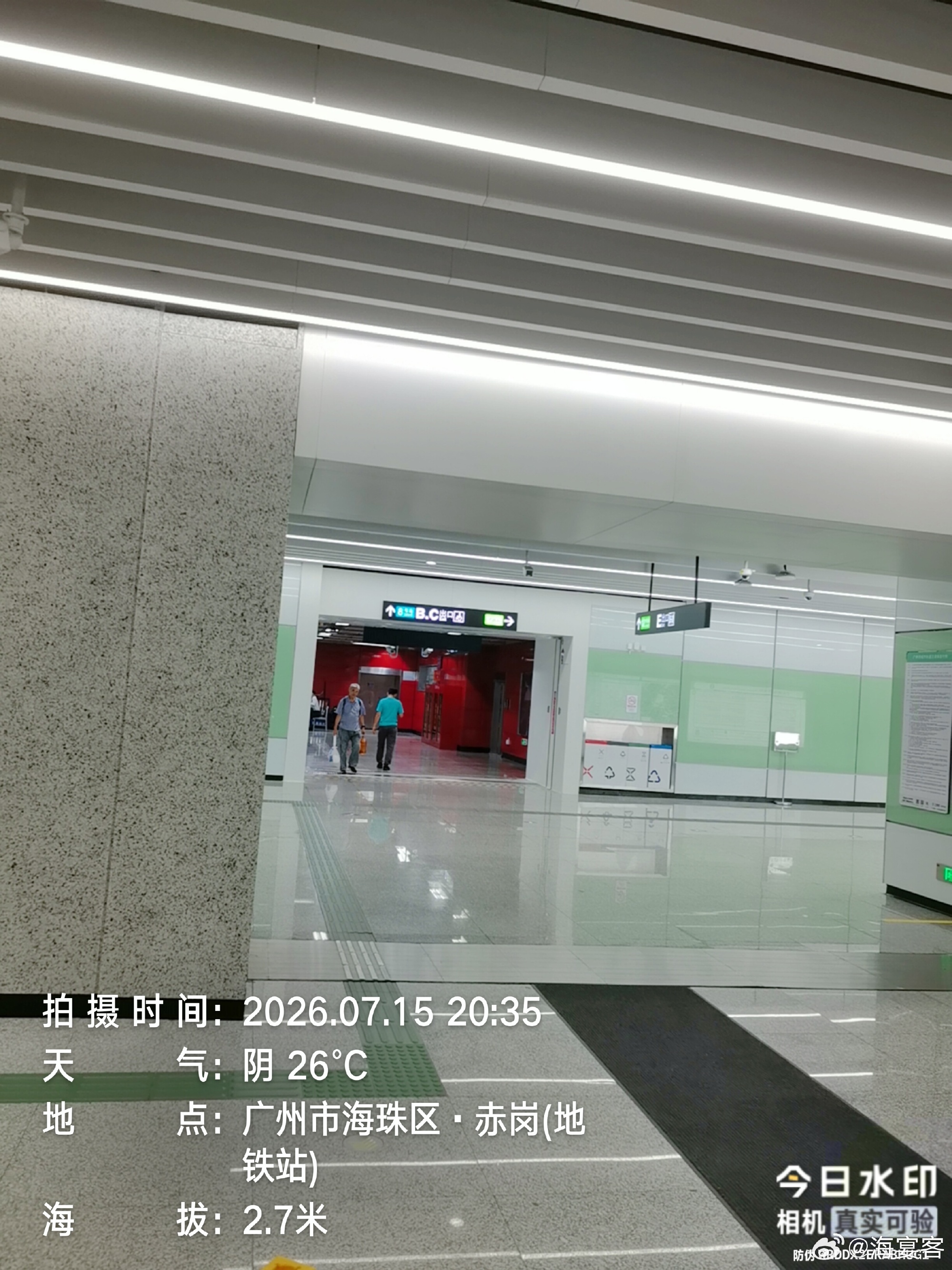 设置不合理或引导标识欠清晰。手扶电梯或楼梯下来（图一），按照引导标识...