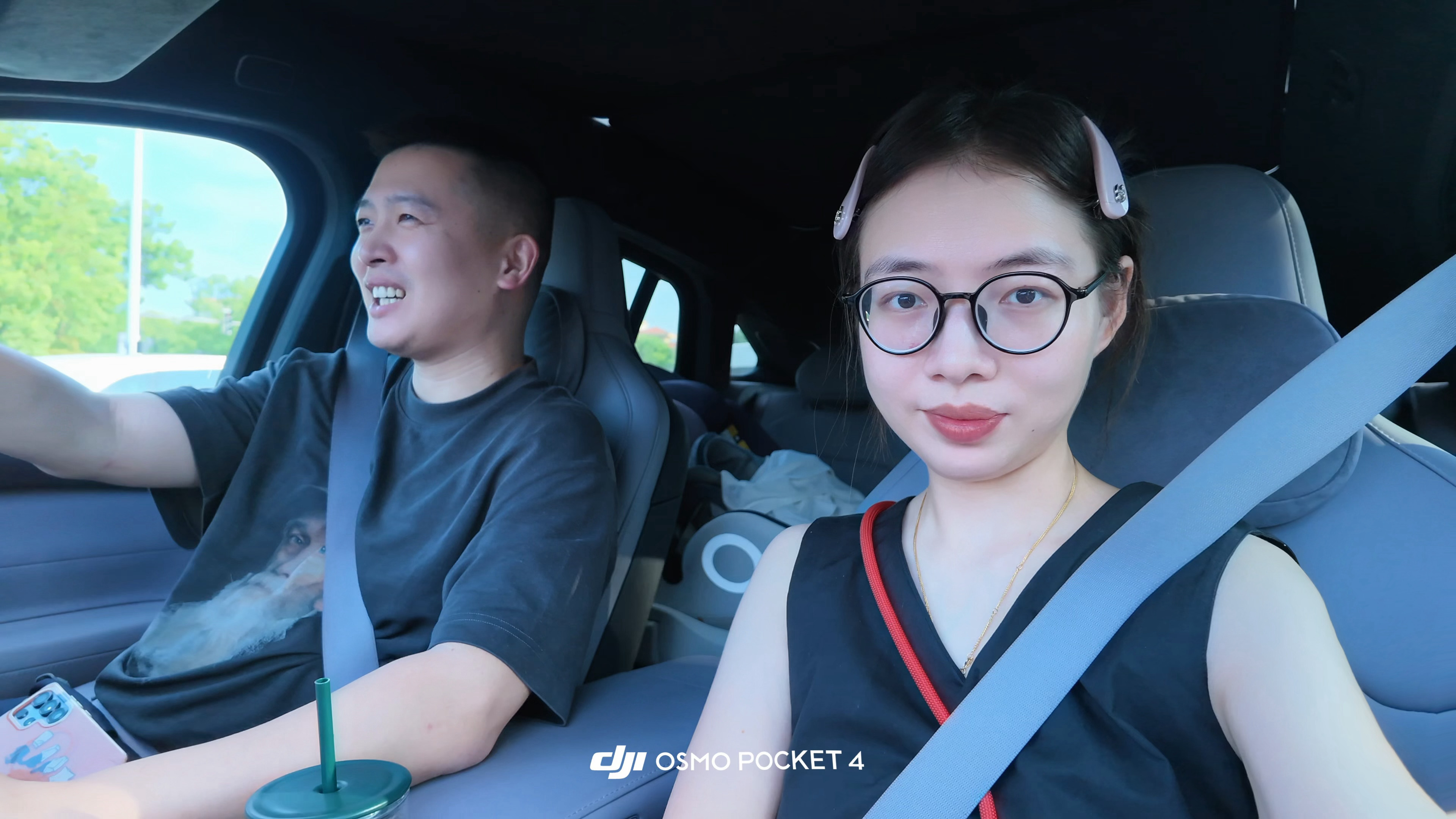 过了非常疲惫的一周，小甸第一次去住了酒店，结果就是三人一起睡被小陈的呼噜吵的俩个人都没睡好。
有了大疆后就是一个随地大小拍的状态，仅限于前三天，现在已经懒得掏出来了。
最近小甸开始了第三次戒奶嘴，第一次一天都没坚持下来，第二次戒了一半以我的腰扭伤半身不遂终止，第三次由于和第二次时间 ​