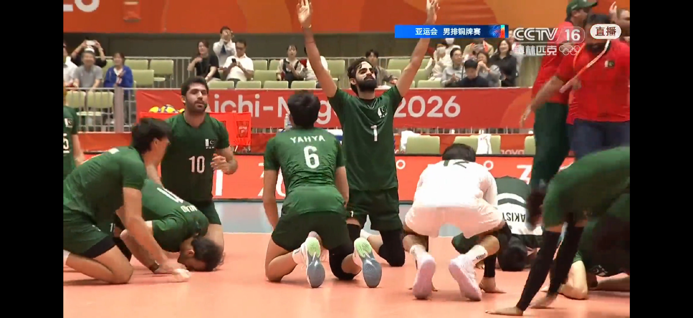 #中国男排vs巴基斯坦男排# 中国男排0-3不敌巴基斯坦，三局二十分都没上，真是无语了[无聊]#亚运会# ​