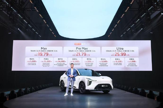 全新一代智己LS6正式上市，19.79万元起。

上市仅57分钟，订单突破11000台。
但这场发布会让我印象更深的，不只是价格和订单，而是发布会结束之后，智己把一群平时躲在产品背后的工程师，请到了台前。

CTO项娇带着年轻工程师团队，第一次把那些“看不见的细节”讲了出来。

为了让二排空间再大一点， ​