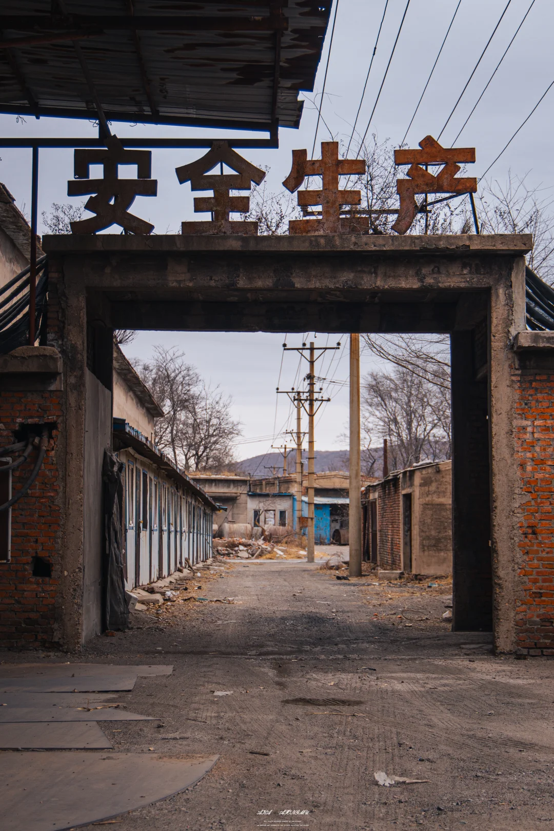 曾经上万人工作的纺织厂，如今一片寂静