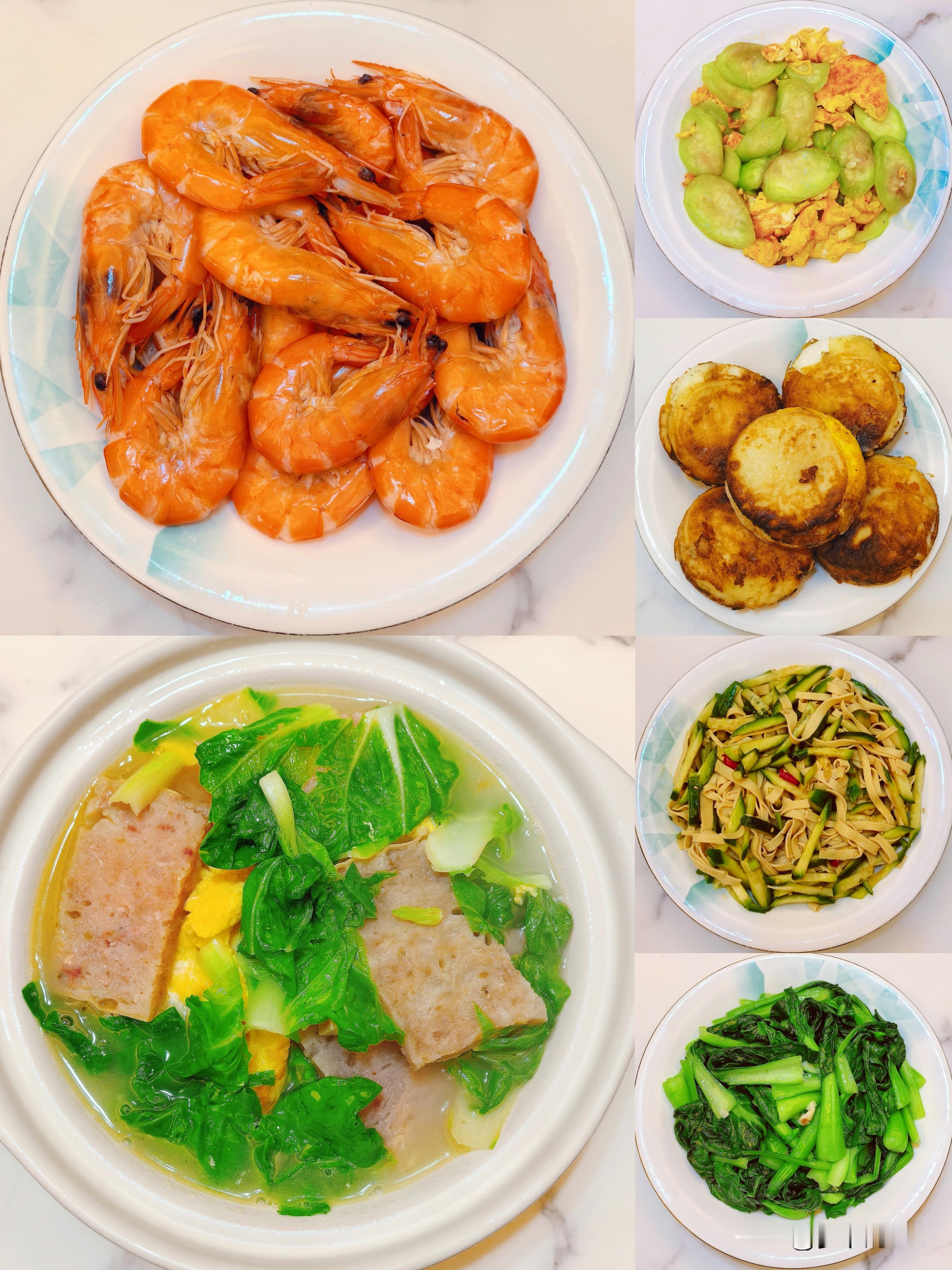 11月21日 ​阳光很好的时候，就想出去走走， ​半路遇到一个打扮很时...