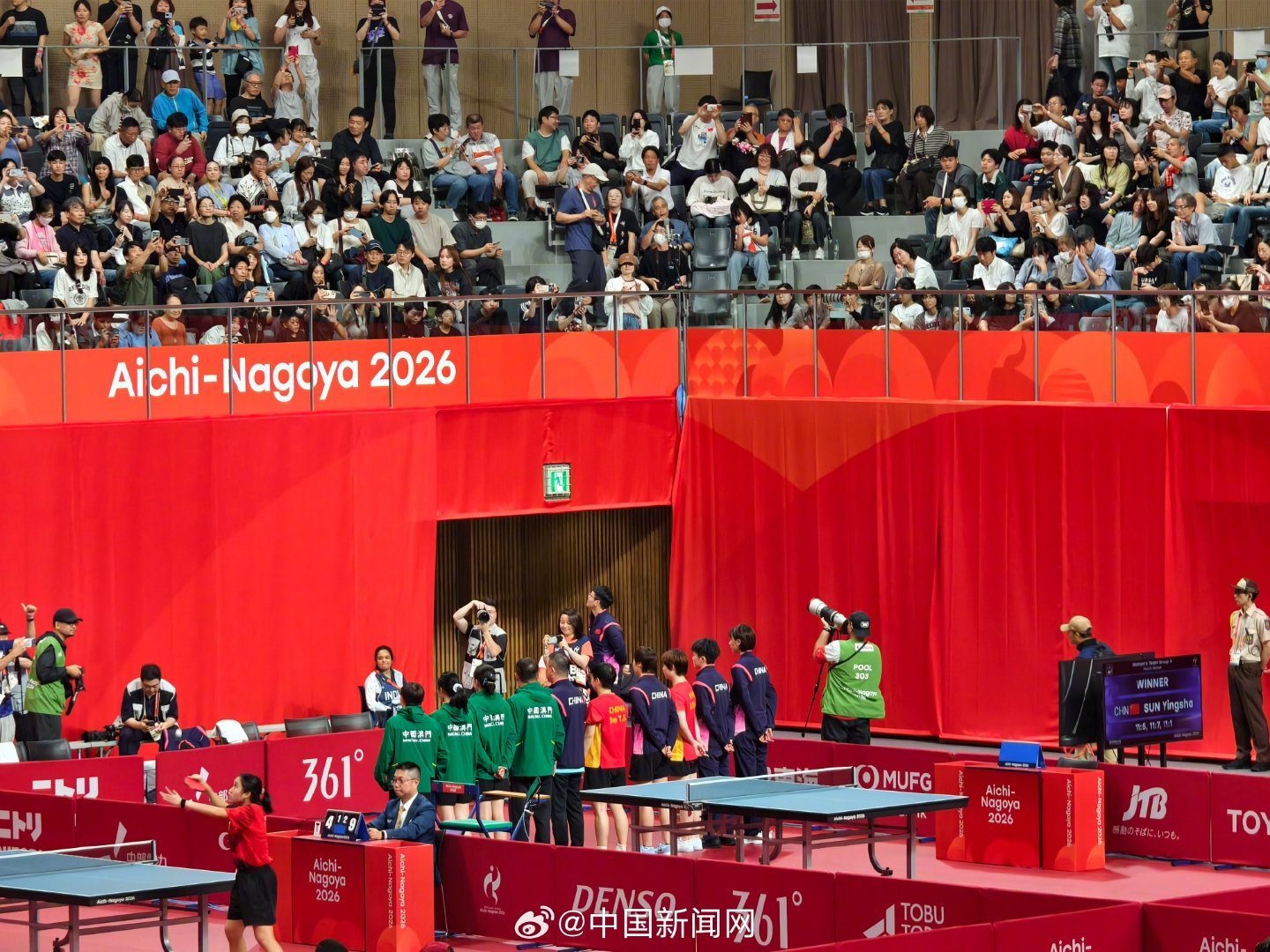 #亚运会乒乓球#
2026名古屋亚运会乒乓球女团小组赛，中国队3-1击败中国澳门队，斩获小组两连胜晋级16强。伤愈复出的一单孙颖莎间隔20分钟连打两盘全部零封，独得两分锁定胜利，尽显核心实力。王曼昱先丢一分，蒯曼也拿下关键一局。
比赛过程：
第一盘：王曼昱1-3（9-11、9-11、11-7、11-13）不敌朱雨玲 ​
