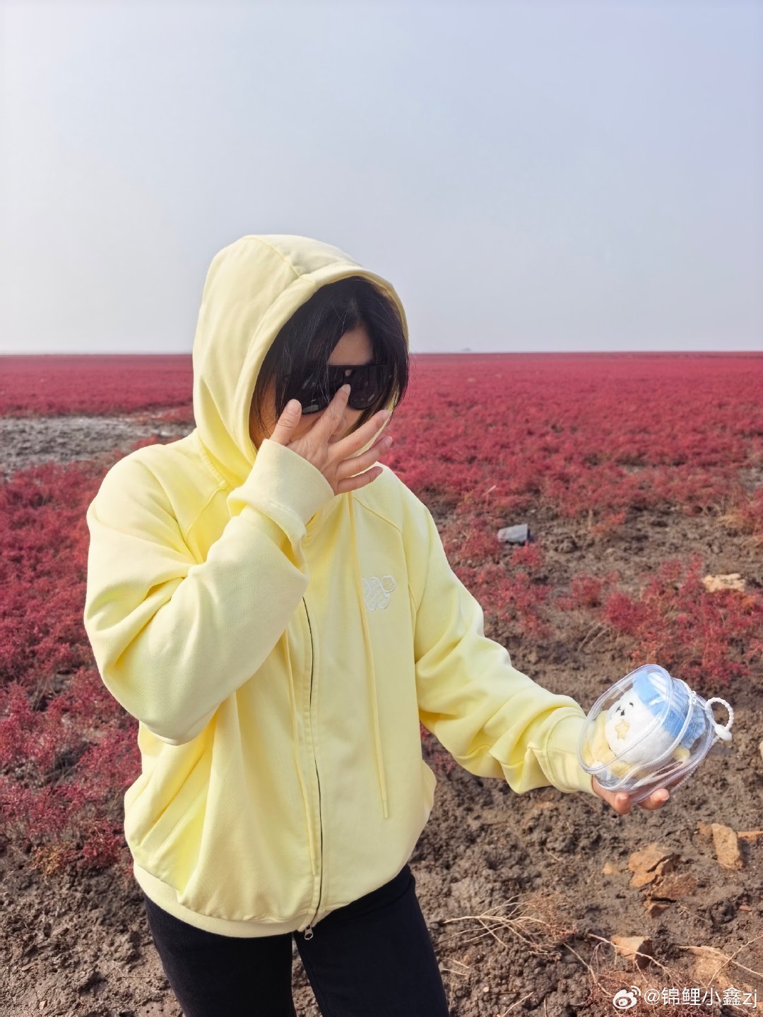 #王栎鑫[超话]#  带着我的糊宝出来溜达啦😄  ​