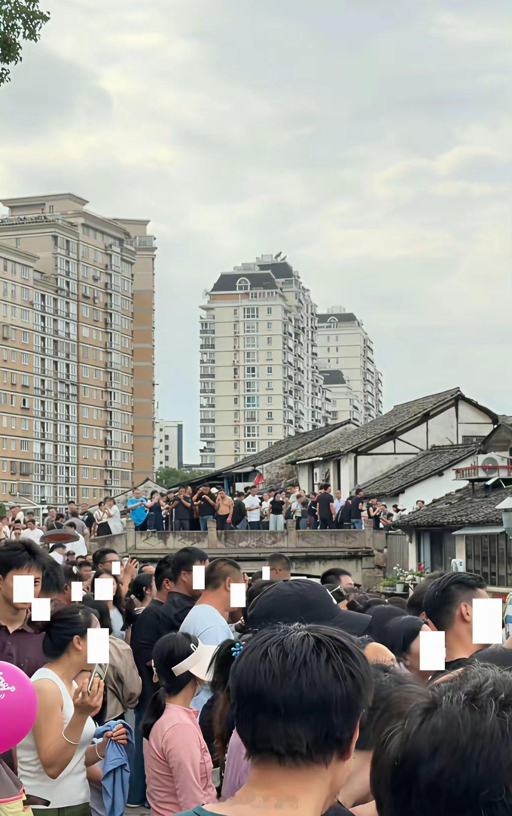 #葫芦爷爷走红销售额涨4倍店主发声#“葫芦娃爷爷”最终还是把葫芦全剪了！牛鬼蛇神全来了。 ​