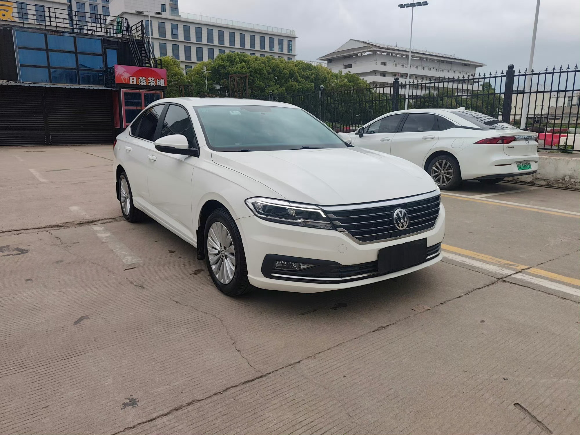 拿下2019年新款大众朗逸1.5L家用轿车，安全行驶69000公里，家...