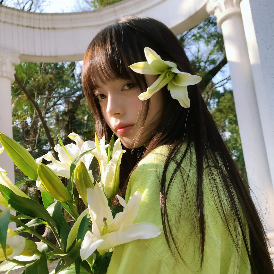 𝑳𝑰𝒊𝒚 𝒇𝒍𝒐𝒘𝒆𝒓𝒔