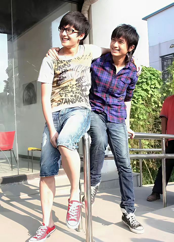 早期的杨洋和古巨基合照，你还认识吗？ ​