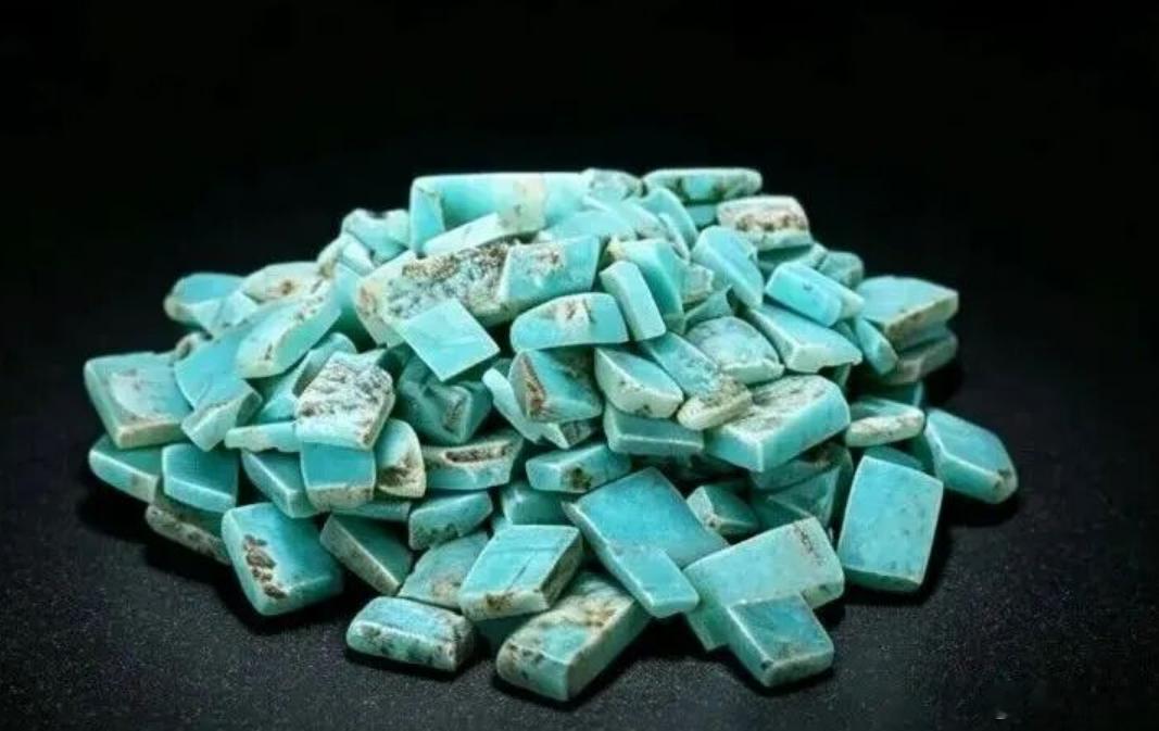 史前的天河石片，如果能完整复原，那价值绝对在二里头的绿松石龙之上！ ​​​