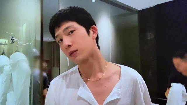 代言合约的束缚，井柏然早就想剪短发，要等广告结束征得品牌同意才可