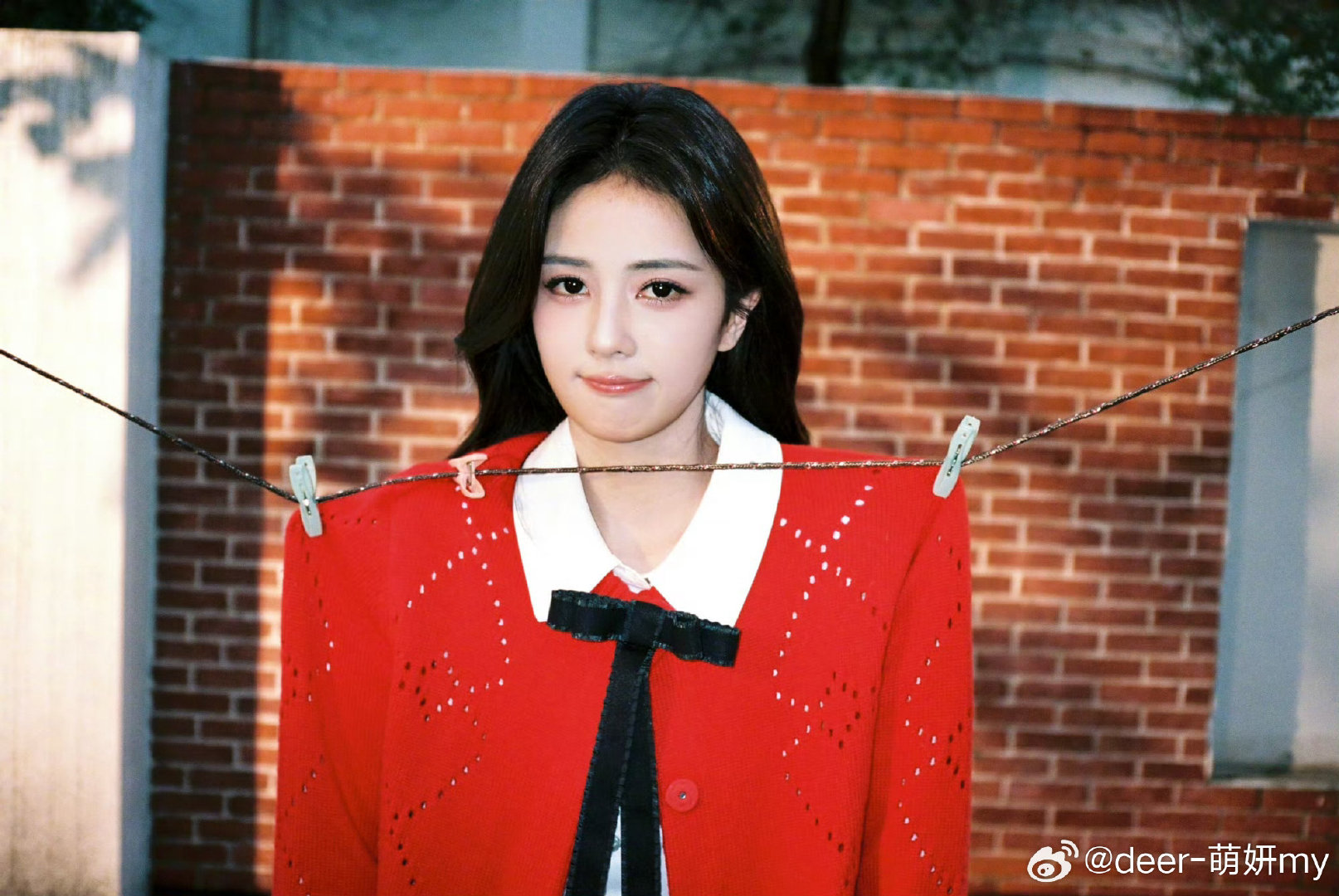 #白鹿[超话]#🍍#白鹿王韵娜# 🍍#白鹿# 
“你是我无法写的野蛮玫瑰，也是我寻求一生也得不偿的明月” ​