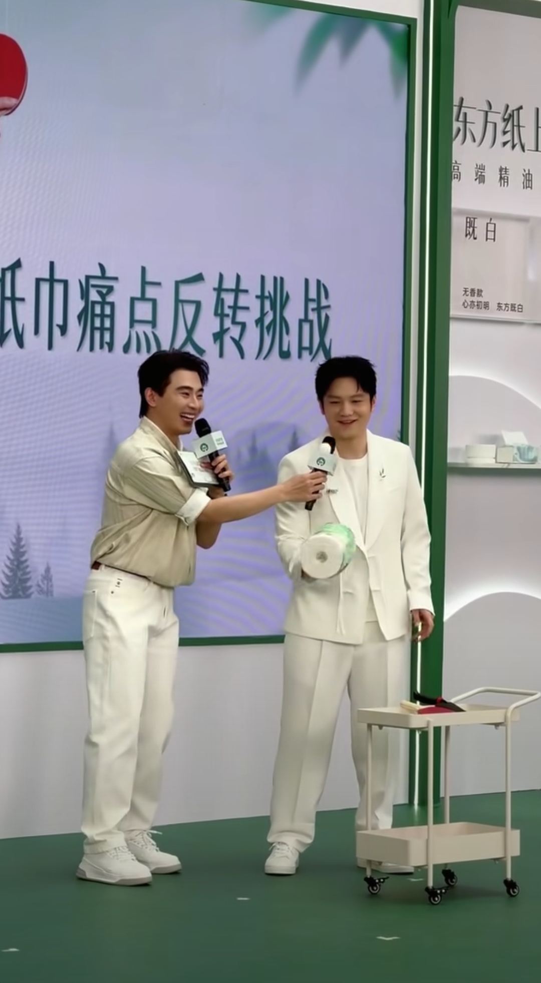 樊振东没有给大家推荐广州美食

主持人问他来到广州，有什么美食是极力要尝一尝的呢？
东哥说太多美食了，大家用发现的眼睛去发现吧。
这是绝妙的回答。
东哥不能说，从他嘴里说出来，影响力太大，厨师会忙不过来。