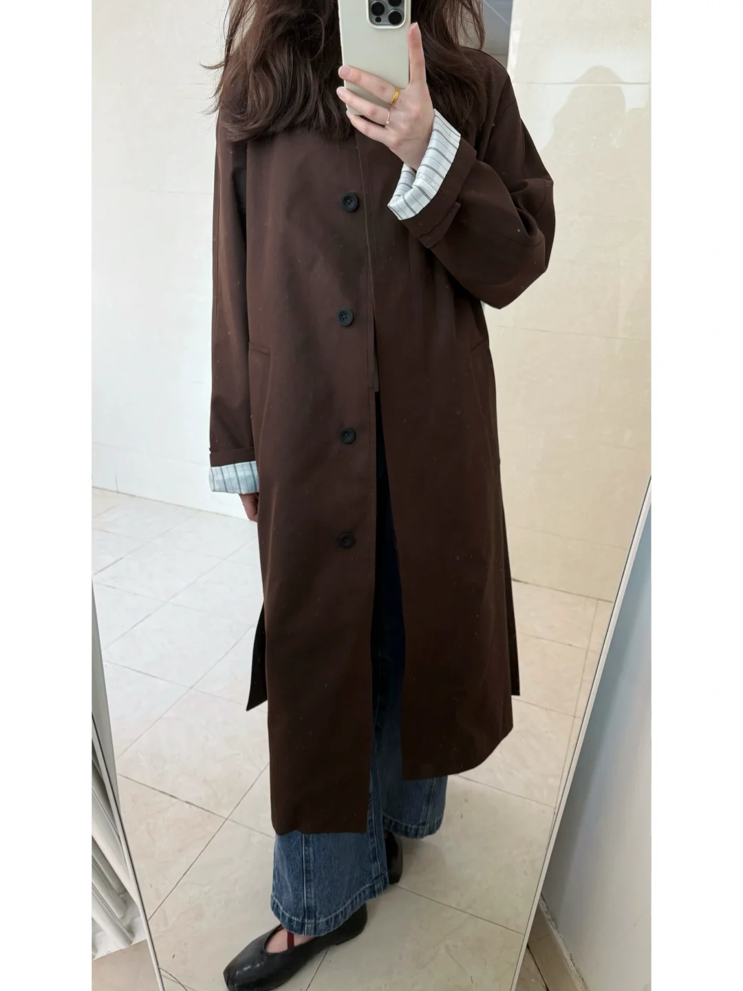 早春的咖色风衣