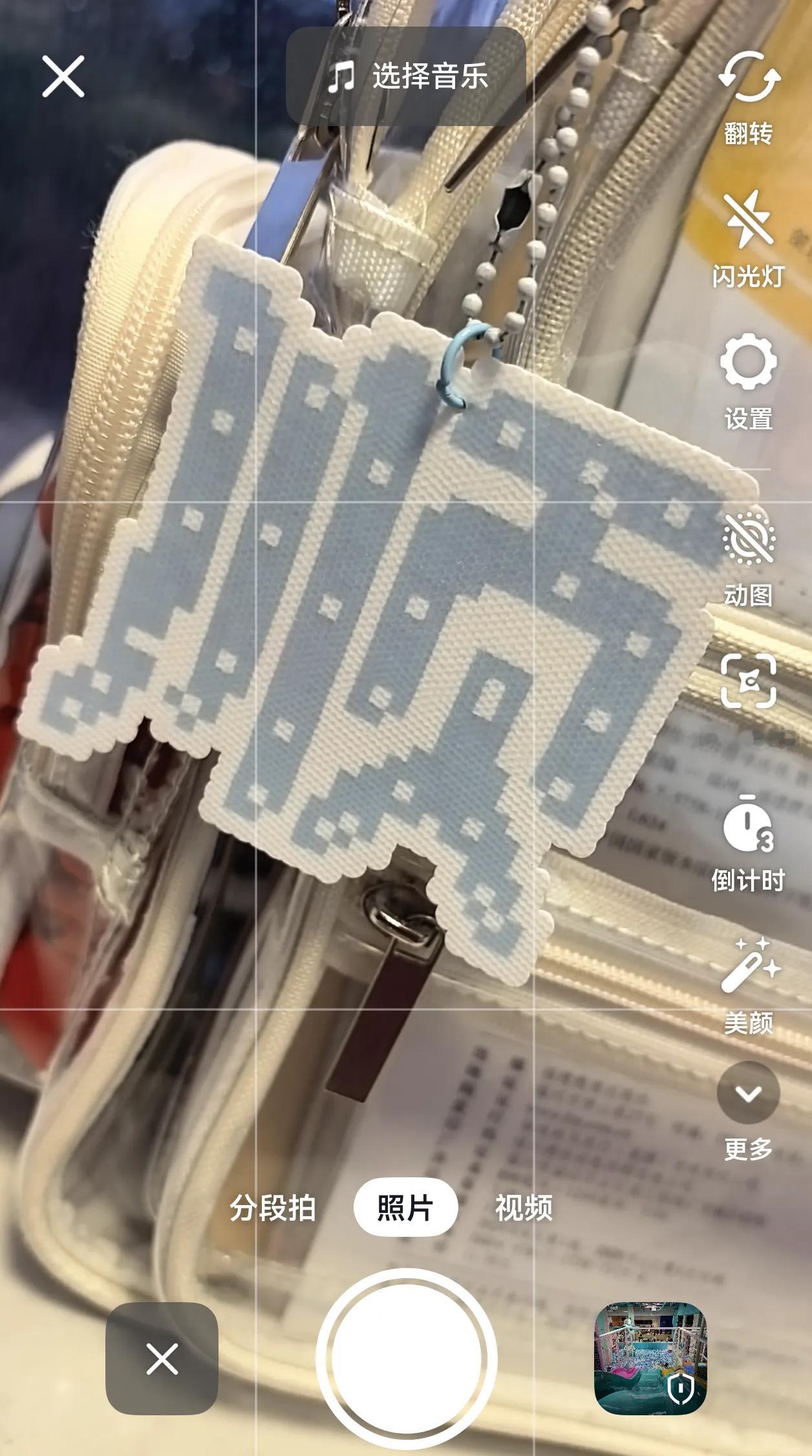 理想i6准备上新款了，
从去年刚刚上市就一直有关注，挺喜欢的一部车，就是贵。。。
新款不知道有什么惊喜给广大车主。