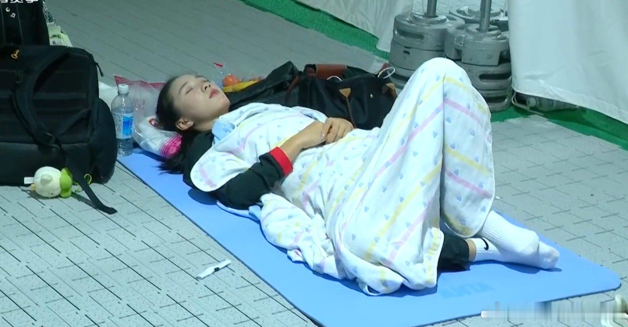 颁奖时候再叫我[老师好]#亚运会[超话]##陈妤颉# ​