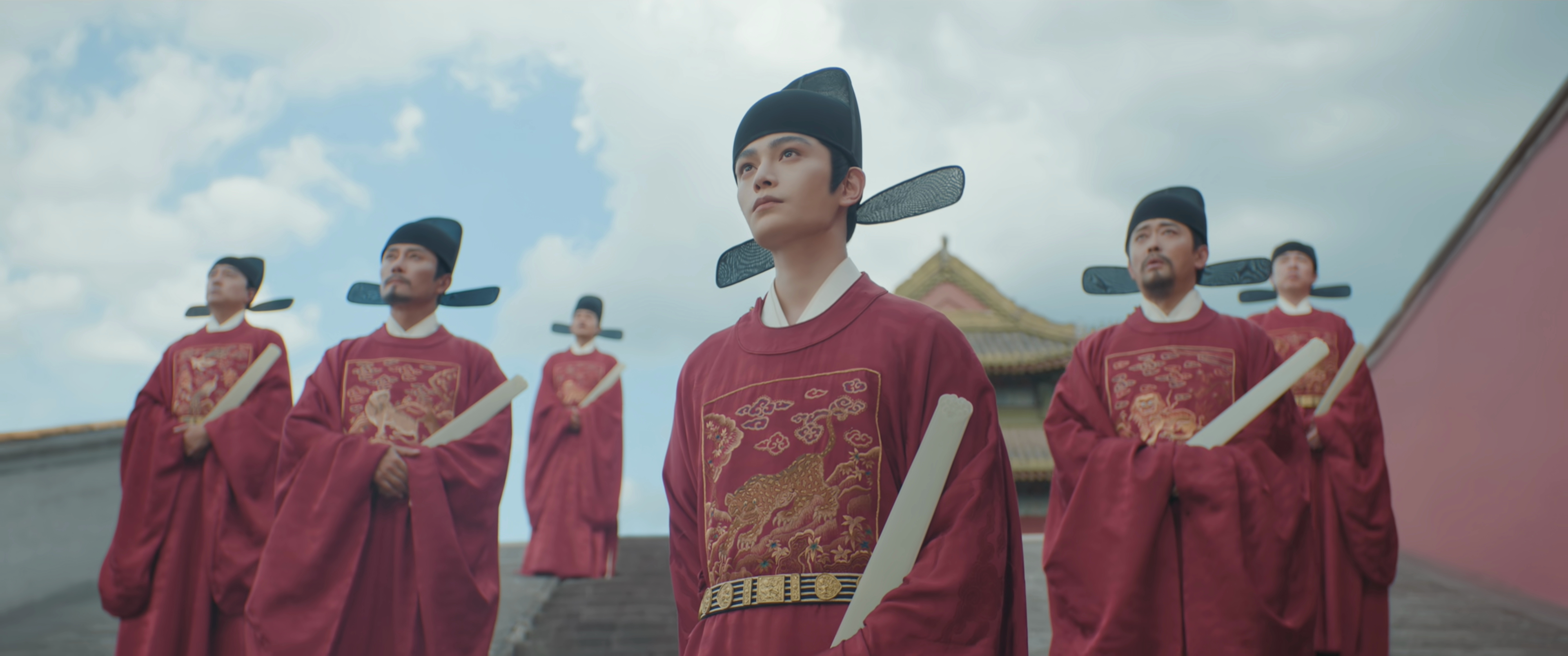 #丁禹兮[超话]##丁禹兮花开锦绣# dyx#丁禹兮赵凌# dyx

好像喜欢丁禹兮这件事，已经慢慢变成生活里很安稳的一部分。
不会狂热到失去理智，却会在每一次看到他的作品、看到他的采访时，由衷地觉得欣慰。他始终守住演员的本心，不追逐浮华流量，沉下心去打磨每一个角色，认真对待每一份工作。不管是荧幕 ​