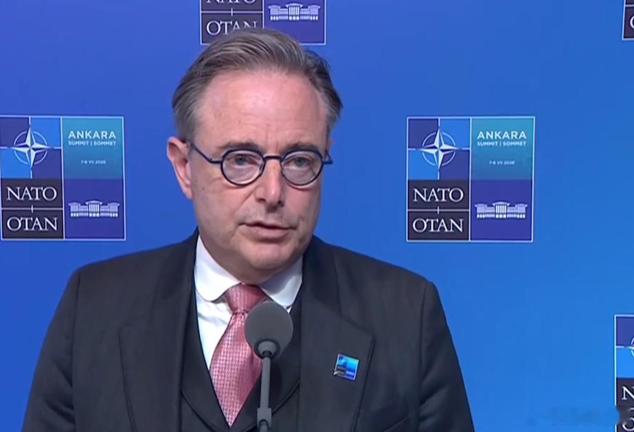 比利时太狂妄了，不仅在世界杯上4:1羞辱美国队，其首相巴特·德韦弗还在...