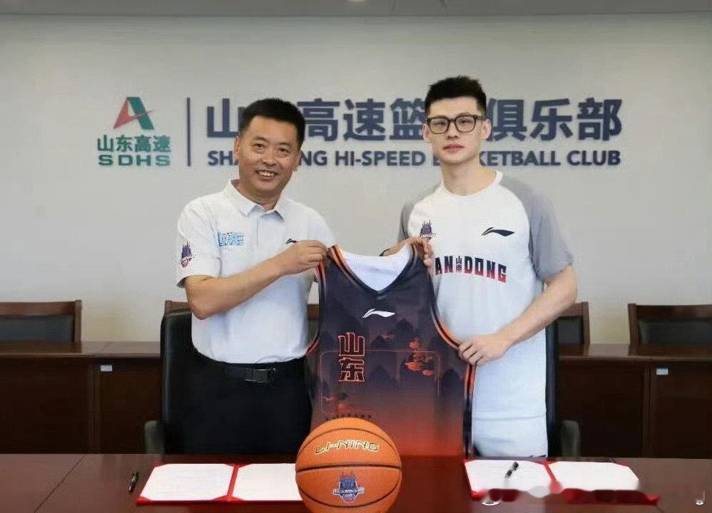王岚嵚正式签约加盟山东高速男篮​