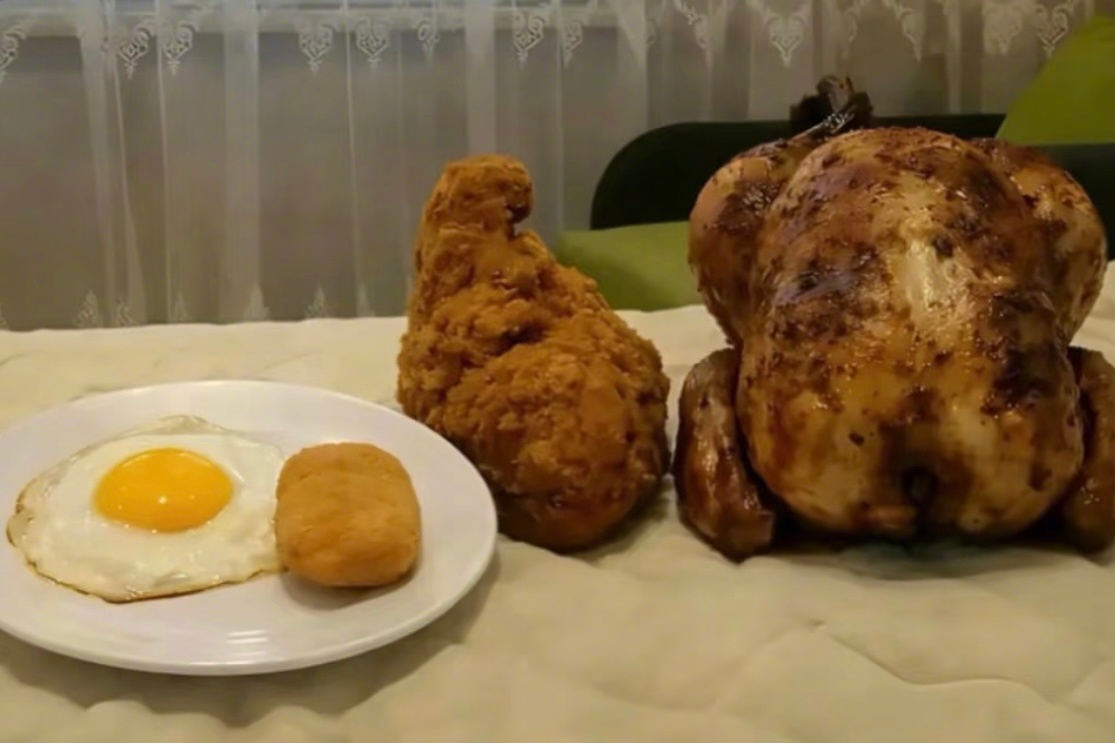 早餐：两个鸡蛋 晚餐：鸡的全家 ​​​