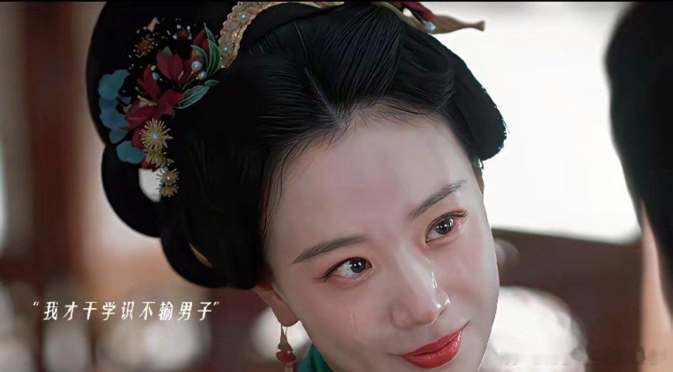 《兰香如故》定档，看了预告真替谭松韵捏了把汗，这女配一个比一个猛，真不知道谭松韵压不压的住。
首先就是反派专业户李梦，她身上那股疯劲真不是一般人能演出来的。你知道她是坏人，但是就是莫名其妙的被她吸引了，可能这就是反派的魅力。
而且她说话细声细气的，从来不用歇斯底里的大喊大叫来表达感 ​