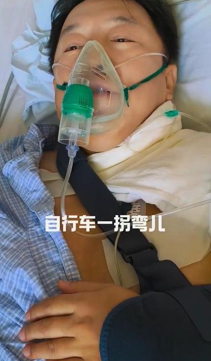 黄渤骑车摔伤锁骨骨折：用手机开车刹车没整明白。