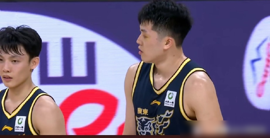 胡金秋不是状态下滑，我告诉你，是他的身体在提前报废。 别再猜广厦的更...