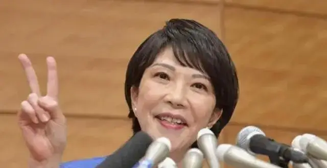 日本故意招惹中国？真相曝光：他们要的不是战争，是“松绑”！

日本故意招惹中国？背后这盘大棋终于看懂了
一枚导弹射程1000公里，部署在距台湾仅110公里的岛上，它要打谁？日本人说，这是“防御”。
2026年10月，美日“利剑”联合军演将在日本西南诸岛举行。最引人注目的动作，是把最新型的NMESIS