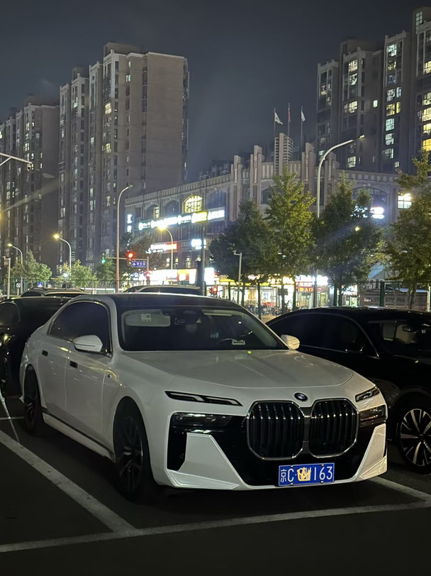 大家都怎么看白色的行政级车