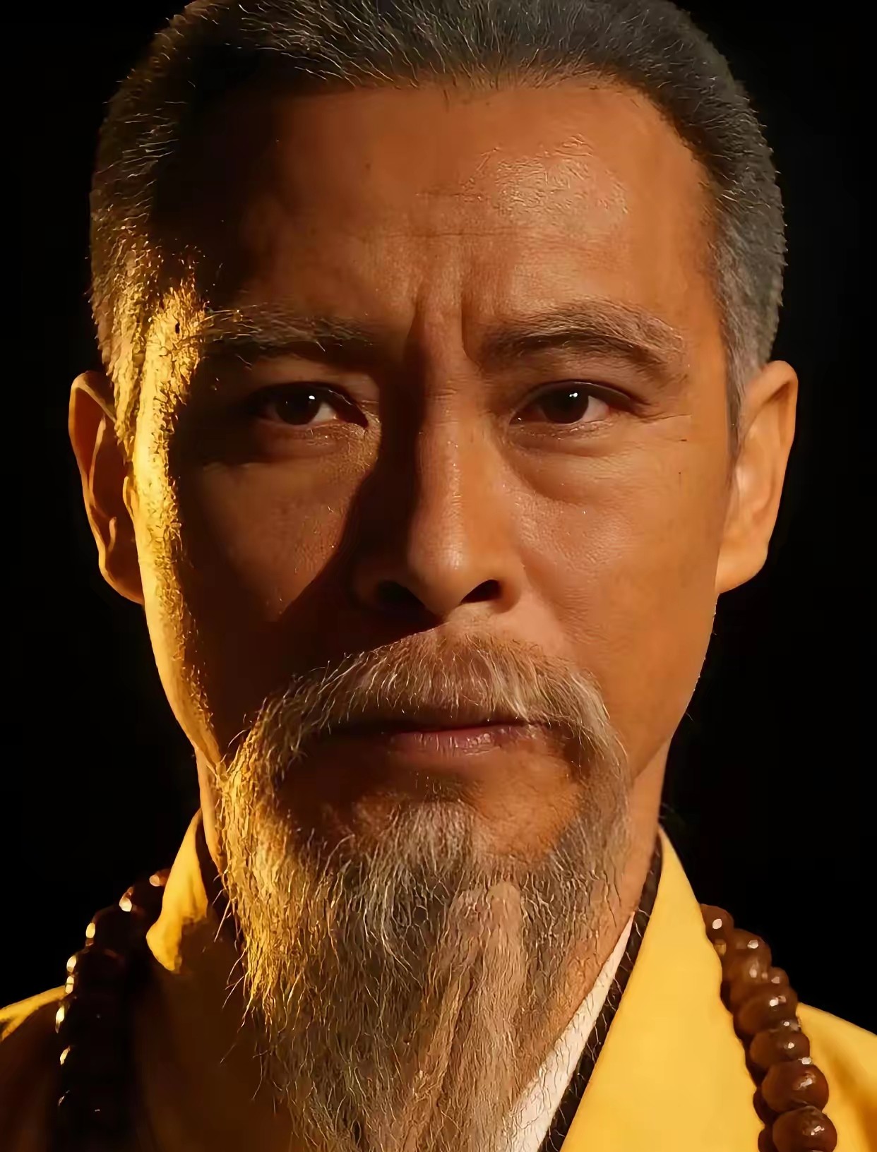 全网都在悼念“树妖姥姥”刘兆铭。
没几个人知道，这个48岁才演第一部戏的人，凭什么让刘青云吴镇宇逢年过节带着家人登门拜访，让佘诗曼记了一辈子。

1979年，徐克找来48岁的刘兆铭演《蝶变》男主角，搁今天，48岁叫“高龄转行”，搁那会儿叫“疯了吧”。

这个叫刘兆铭的男人，履历上写的是，首位为法国舞