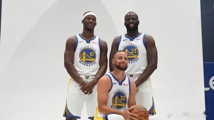 美媒体育画报预测新赛季NBA西部各队战绩排名，马刺以63胜19负排西部第一，紧随其后依次是雷霆、森林狼、湖人、掘金、火箭等队，最让人意外的是勇士，以40胜42负排在西部第九，要打附加赛，新赛季很可能无缘季后赛。
原因主要有几点：首先勇士核心阵容老化，库里38岁、追梦36岁、霍福德40岁，都需要控制 ​