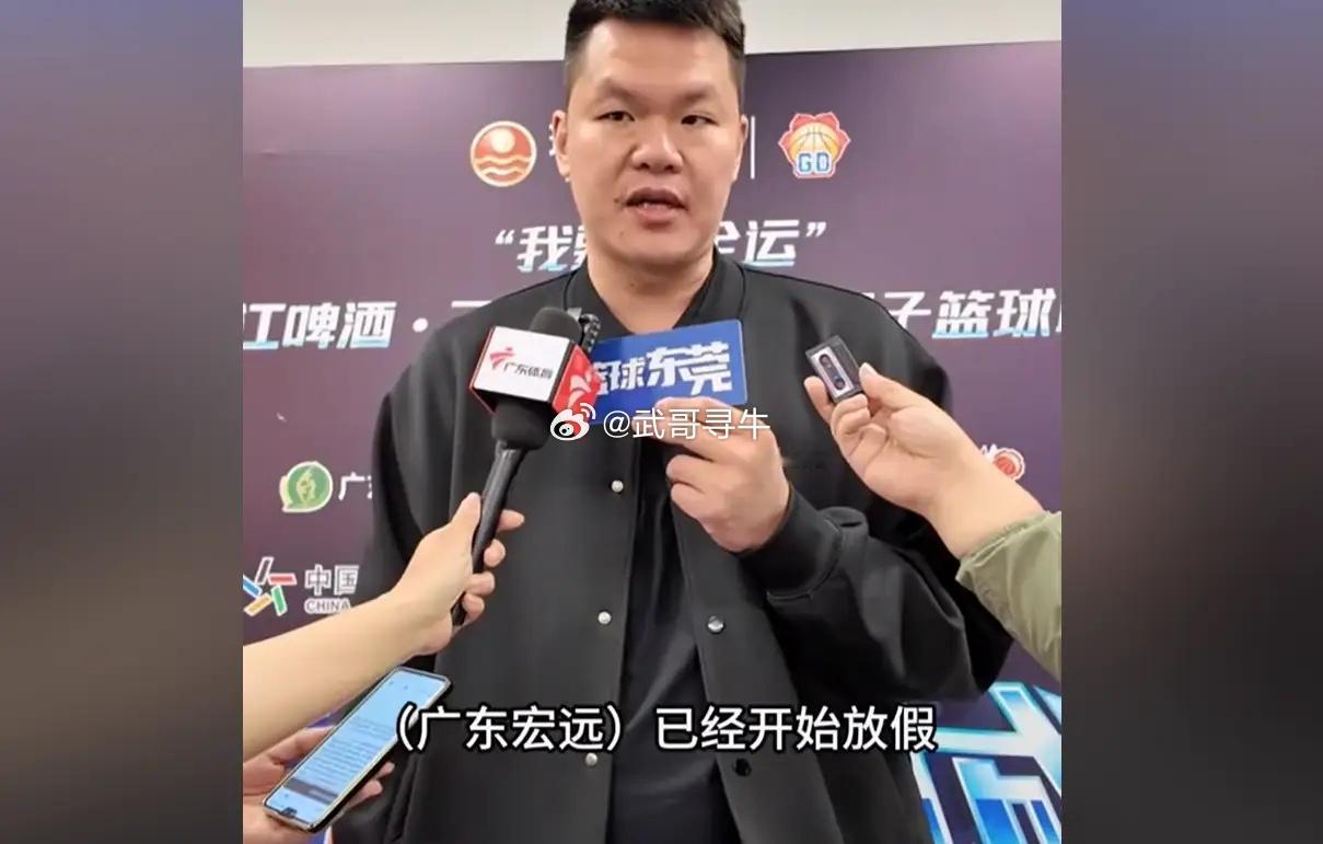 徐杰一步到位！  随着杜润旺被南京同曦开出D类顶薪挖走，朱芳雨似乎感到...