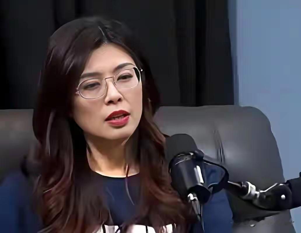 钩子：郑丽文公开放话，国民党宣称百分百拿下2028，台海局势迎来新变量
 
郑丽文近期在工商界活动上表态，称国民党有百分之百把握，在2028年台湾地区领导人选举实现政党轮替、重返执政。这一言论，是国民党在岛内选战冲刺阶段的动员表态，但要厘清一个关键点：并非国民党集体转向对抗大陆。
 
当前岛内政坛交